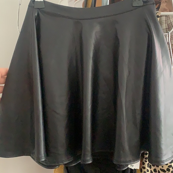 Black leather skirt - Picture 4 of 4